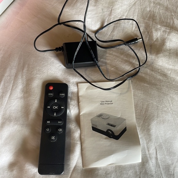 Mini Projector - Remote - Android/Apple connections - Picture 5 of 5